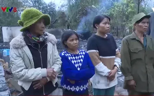 Quảng Nam hỗ trợ các gia đình bị cháy nhà ở biên giới