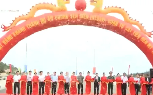 Thủ tướng Chính phủ dự lễ cắt băng khánh thành tuyến đường ven biển Bình Định