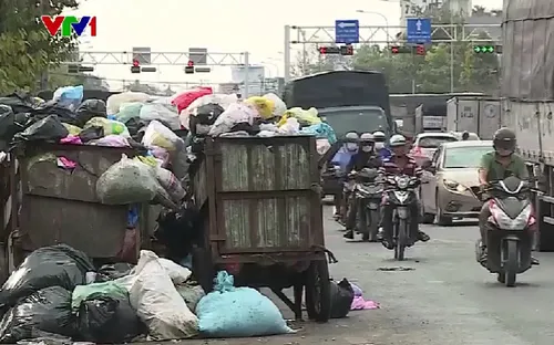 Hàng trăm hộ dân bị "tra tấn" bởi bãi tập kết rác