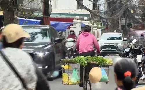 Vỉa hè và sinh kế cho người nghèo: Bài toán khó cần tìm lời giải