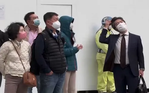 Người Nhật Bản vẫn đeo khẩu trang dù không bắt buộc