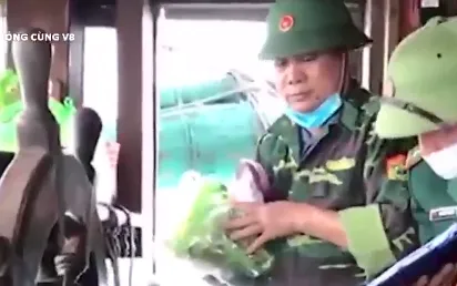 Quảng Bình bắt giữ tàu đánh cá của ngư dân Nghệ An tàng trữ vật liệu nổ trái phép