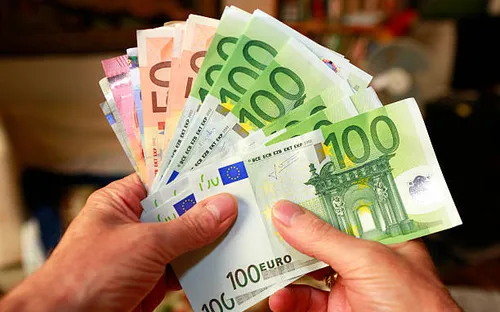 Ngân hàng Trung ương châu Âu tiếp tục tăng lãi suất