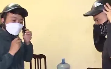 Công an mật phục kiểm soát trật tự giao thông