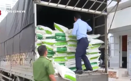 Phát hiện 10 tấn phụ gia thực phẩm nhập khẩu không có nhãn phụ tiếng Việt