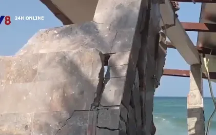 Sạt lở hàng nghìn mét bờ biển Quảng Nam