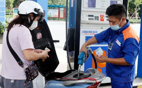 Giá xăng dầu hạ nhiệt: Người dân, doanh nghiệp bớt khó