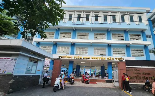 Tạm đình chỉ giáo viên đánh gãy xương ngón tay học sinh lớp 1