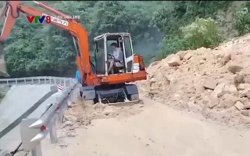 Quảng Nam khẩn trương khắc phục sạt lở tại Đèo Le