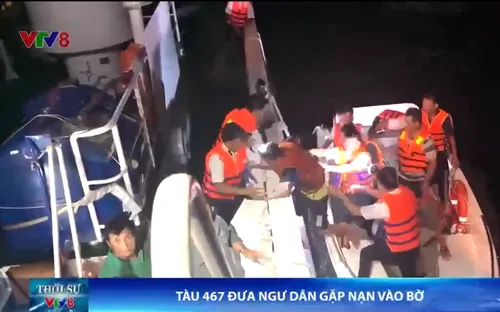 Đón ngư dân gặp nạn trên biển trở về