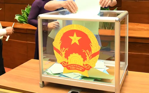 Ngày 25/10, Quốc hội tiến hành lấy phiếu tín nhiệm