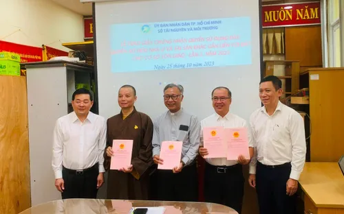 TP Hồ Chí Minh: Trao sổ hồng cho các cơ sở tôn giáo