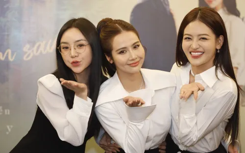 Dàn diễn viên "Chúng ta của 8 năm sau" tông xuyệt tông dự họp báo