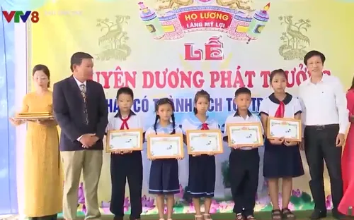 Nâng bước cho học sinh nghèo hiếu học