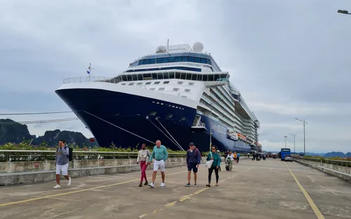 Liên tiếp đón các siêu tàu biển đưa du khách quốc tế tới du lịch Việt Nam