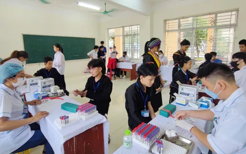 1.300 học sinh dân tộc của tỉnh Hà Giang được xét nghiệm sàng lọc tan máu bẩm sinh