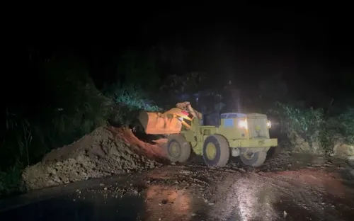 Sạt lở đường Hồ Chí Minh đoạn qua Quảng Nam