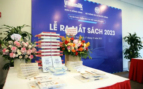 Ra mắt sách Báo chí trên thiết bị di động và nền tảng truyền thông xã hội & Nghệ thuật phỏng vấn