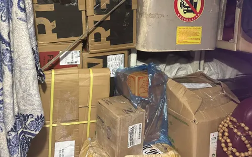 Phát hiện ô tô khách chở hơn 6.000 sản phẩm hàng hóa nhập lậu