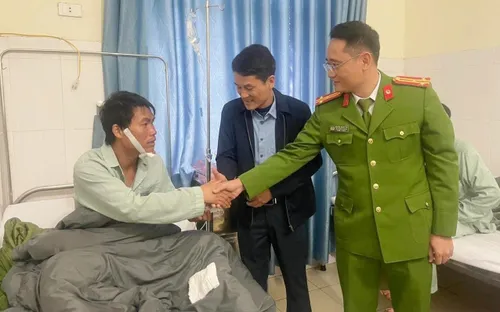 Kịp thời ứng cứu phi công dù lượn gặp nạn trong rừng già ở Lai Châu