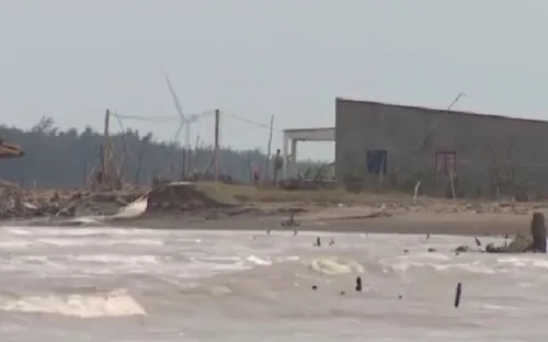 Trà Vinh công bố tình huống khẩn cấp sạt lở bờ biển và sụp, lún kè