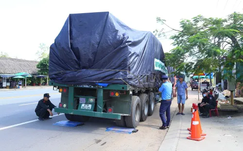 Bình Dương tăng cường kiểm tra xe khách, xe container