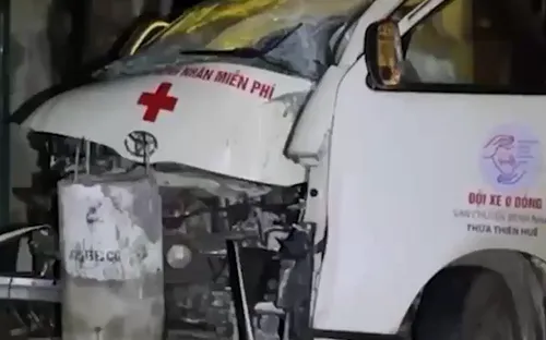 Hơn 700 hộ dân bị mất điện sau tai nạn giao thông