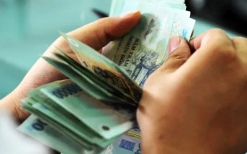 Bắt hai nhân viên tín dụng ngân hàng cho vay nặng lãi 180%/năm