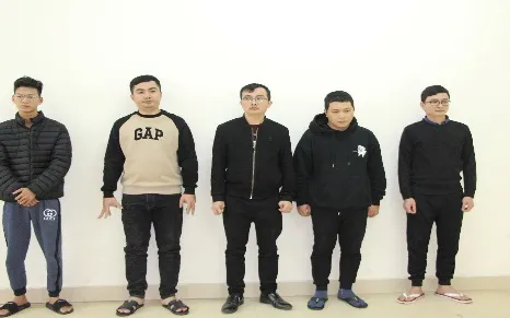 Bắt giữ nhóm đối tượng làm giả tài khoản ngân hàng để lừa đảo