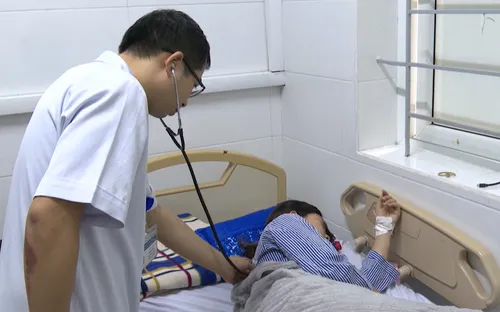 Hà Tĩnh: Đốt than sưởi ấm, 03 người cấp cứu