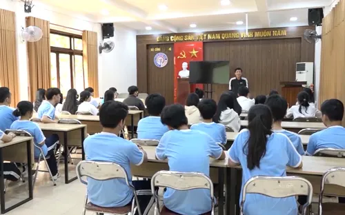 Trường Cao đẳng Công nghiệp Huế thu học phí sai với quy định