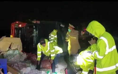 Trắng đêm cùng Đội SOS Đèo Lò Xo