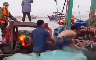 Quảng Bình cứu nạn kịp thời tàu đánh cá bị chìm trên biển