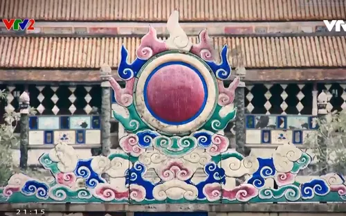 "Giải mã cuộc sống": Biểu tượng Mặt trời và Hoa cúc trong văn hóa Việt