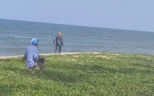 Đi tắm biển, thiếu niên 13 tuổi đuối nước thương tâm