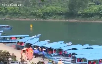 Tăng cường kiểm soát tàu thuyền mùa du lịch ở Phong Nha - Kẻ Bàng