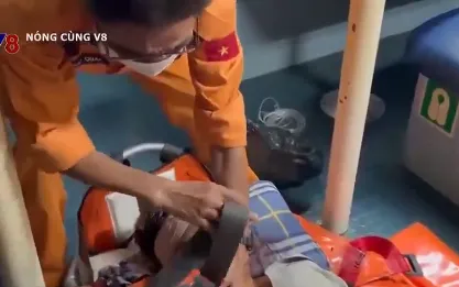Cứu ngư dân bị tai nạn lao động nghiêm trọng trên biển