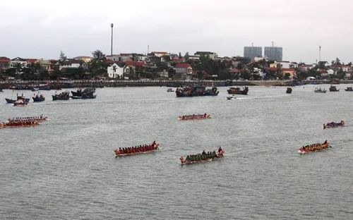Hội đua thuyền truyền thống trên sông Nhật Lệ