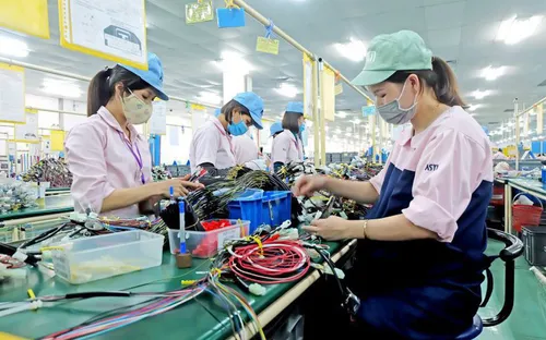 Thủ tướng yêu cầu tìm giải pháp hỗ trợ lao động mất việc