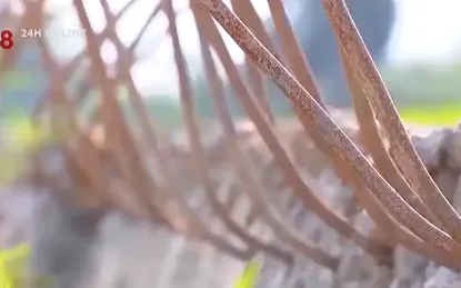 Hiểm họa từ dự án đê bao dang dở