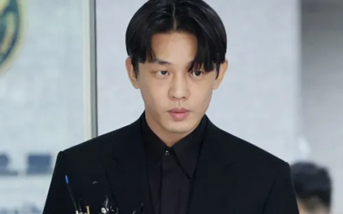 Yoo Ah In mệt mỏi sau buổi thẩm vấn 21 tiếng trong lần triệu tập thứ hai