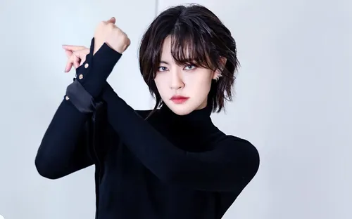 Cựu thành viên GWSN miêu tả cuộc sống thần tượng K-Pop như "ngục tù"