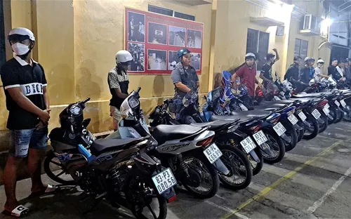 Vây bắt nhóm 50 "quái xế" nẹt pô, lạng lách trên đường phố Sóc Trăng