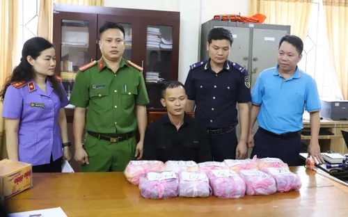 Bắt vụ vận chuyển 32.800 viên ma túy tổng hợp