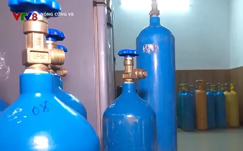 Phát hiện nhóm thanh niên chuyên cung cấp khí cười cho các quán bar, karaoke