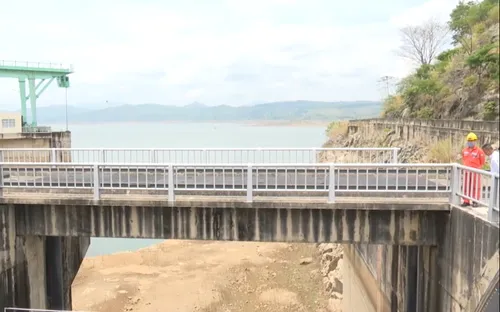 Hàng nghìn hộ dân thiếu nước do thủy điện ngừng xả nước