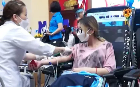 Những giọt máu nghĩa tình