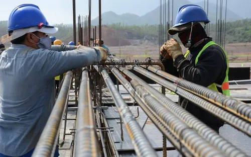 Giá thép trong nước giảm lần thứ 10