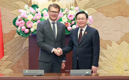 Chủ tịch Quốc hội Vương Đình Huệ tiếp Đoàn Nghị viện châu Âu