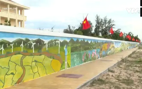 Bức tường tranh bích họa ven biển xác lập kỷ lục Việt Nam